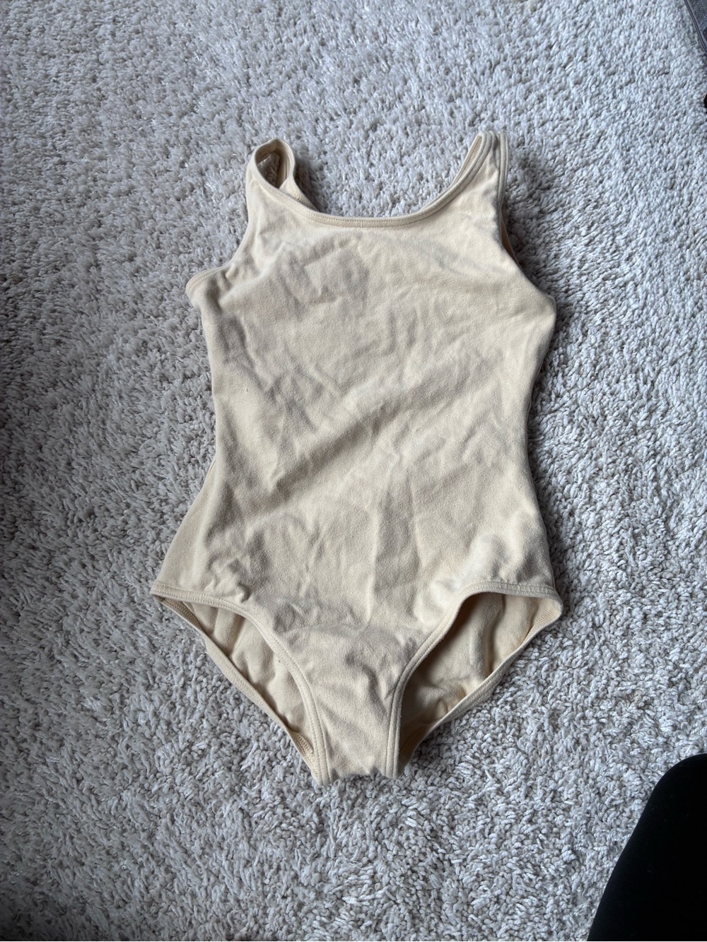 Girls pale yellow Capezio leotard